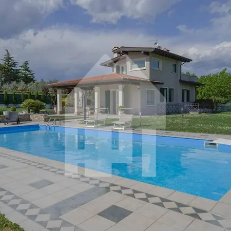 Apt24 - Fellini Villa