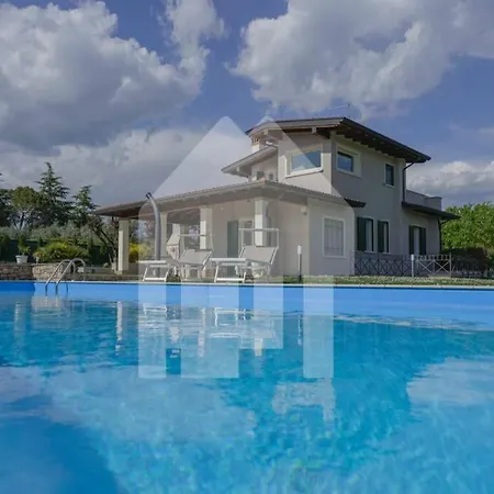 Apt24 - Fellini Villa